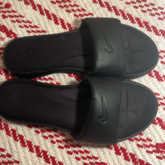 Memory foam Nike slides - Picture 4 of 4